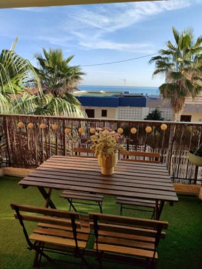 Apartamento segunda línea piscina frente al mar